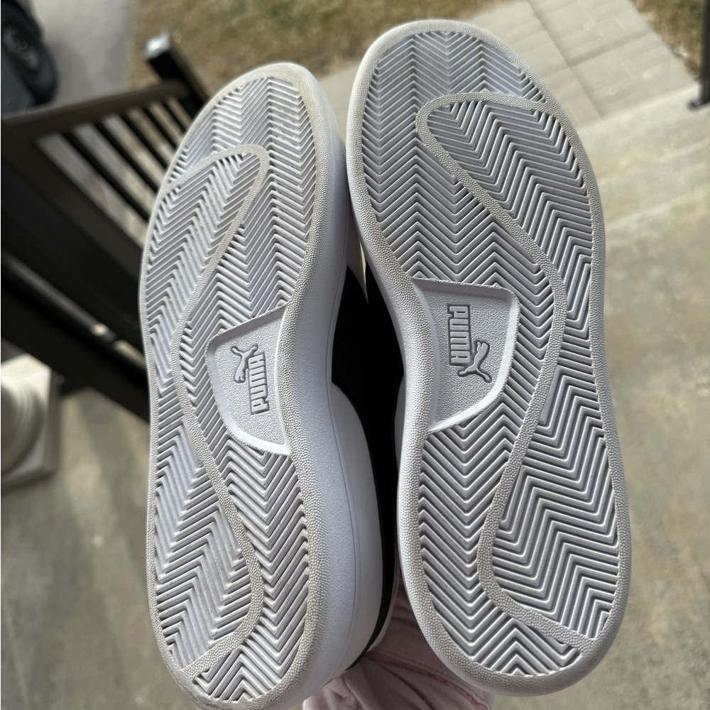 PUMA White & Black Low Top Sneakers | Worn Once | Women’s US 7 / EU 39 - Picture 6 of 6